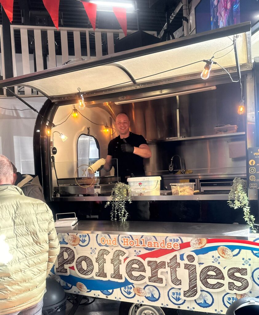 Foodtruck poffertjes met personeel